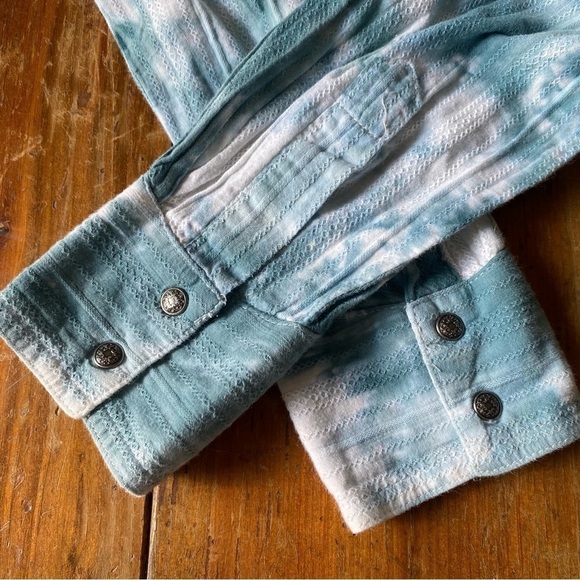 Wrangler Teal & White Tie-Dye Beaded Long Sleeve Western Snap Shirt - Picture 8 of 12